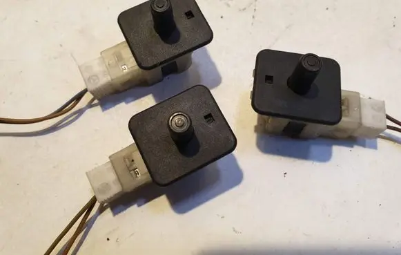 Mercedes-Benz E W210 Front door sensor 