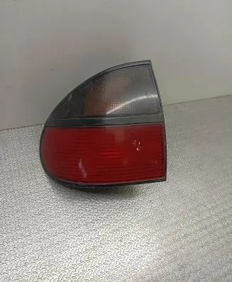 Renault Laguna I Rear/tail lights 7700820052 E402225