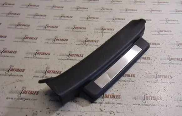 Lexus IS 220D-250-350 Rear sill trim cover 6793053040