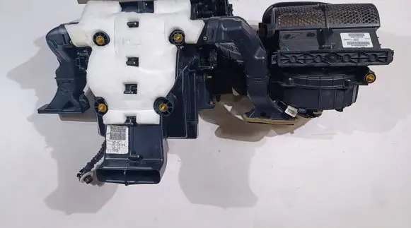 Dodge Durango Interior heater climate box assembly 68412082