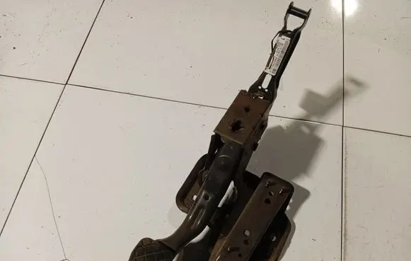 Skoda Fabia Mk1 (6Y) Brake pedal 601721058AC