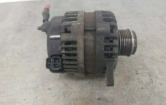 Opel Zafira B Generator/alternator 