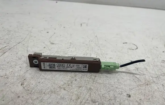 Audi Q3 F3 Aerial antenna amplifier 83A035225M