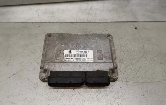 Skoda Fabia Mk1 (6Y) Engine control unit/module 047906033K 5WP40177