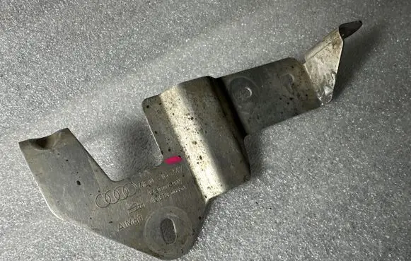Audi A8 S8 D3 4E Pneumatic air compressor holding bracket 4E0616247