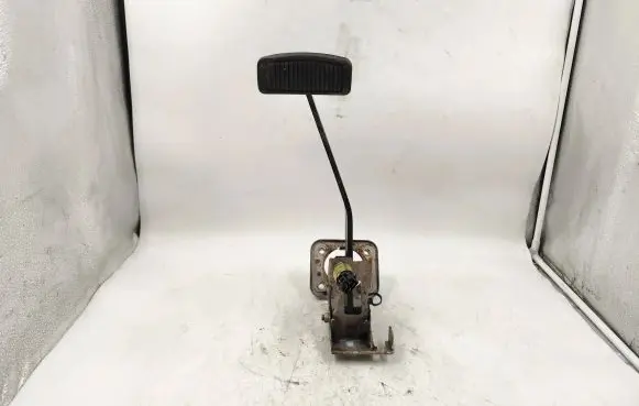 KIA Sorento Brake pedal