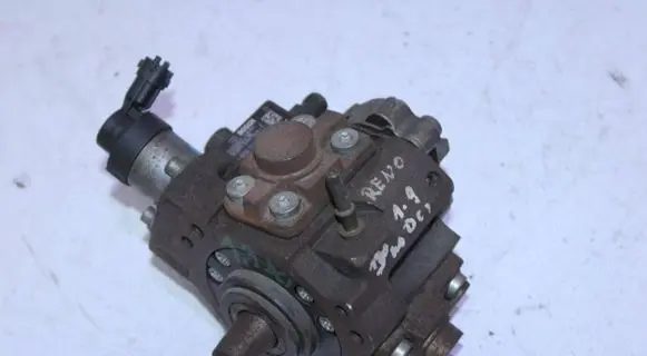 Renault Megane III Fuel injection high pressure pump 8200779460 0445010216 1286303