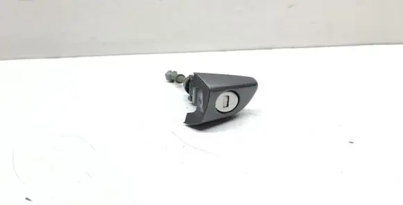 Peugeot 308 Front door lock (next to the handle) 