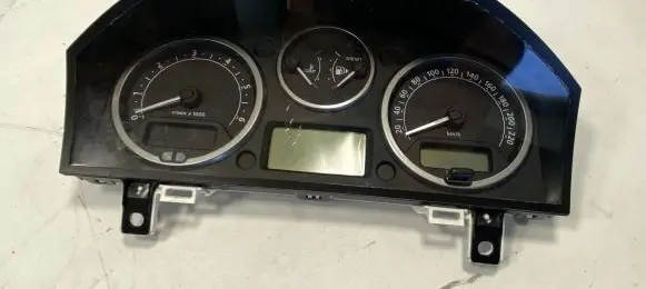 Land Rover Discovery 3 - LR3 Speedometer (instrument cluster) YAC500046