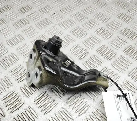 BMW X5 G05 Fender mounting bracket 7418216