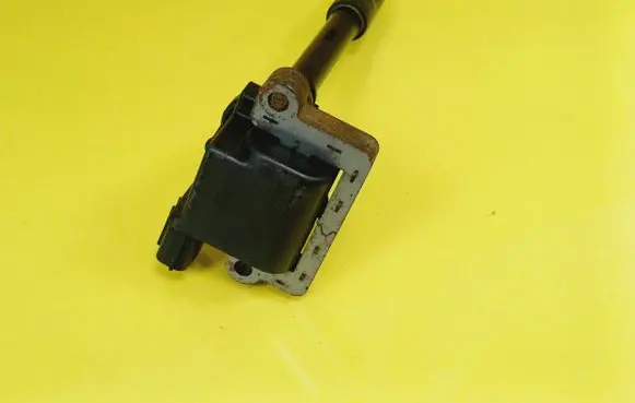 Mitsubishi Carisma High voltage ignition coil FK0138
