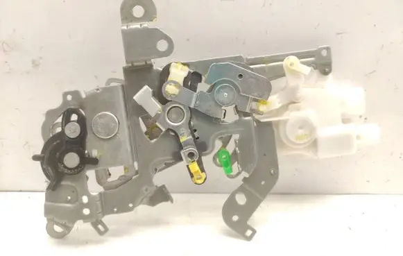 Mazda 5 Sliding door lock 