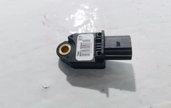 Toyota Auris 150 Airbag deployment crash/impact sensor 8983102060