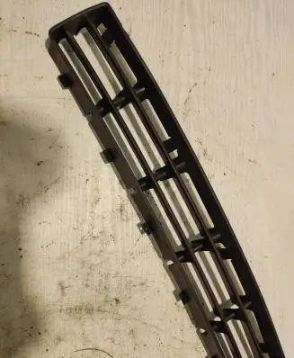 Volkswagen Golf IV Front bumper lower grill 1J0853677D