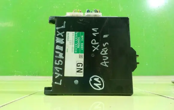 Toyota Yaris Fuse box set 8922102350 XP11