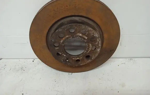 Volkswagen Golf VI Front brake disc