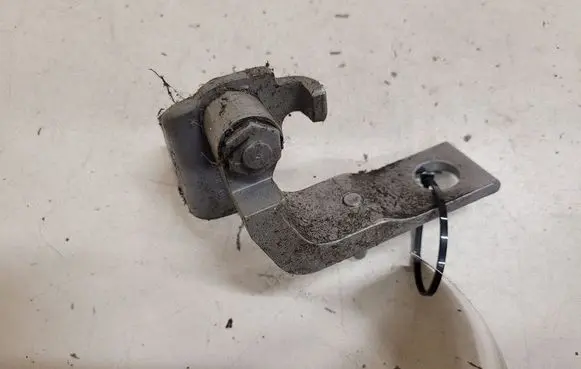 Ford Mondeo MK IV Rear door lower hinge
