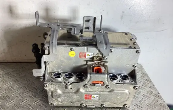 Voltage converter inverter