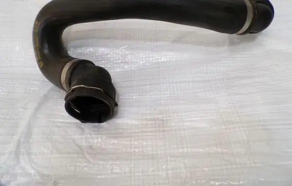 Opel Meriva B Engine coolant pipe/hose 13361948
