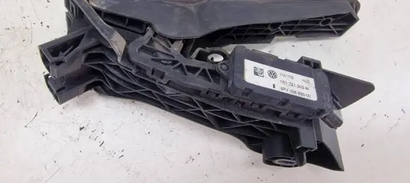 Volkswagen Golf Plus Accelerator throttle pedal 1K1721503M 6PV00889000