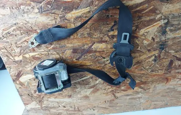 Volkswagen PASSAT B5.5 Front seatbelt 3B1857705D