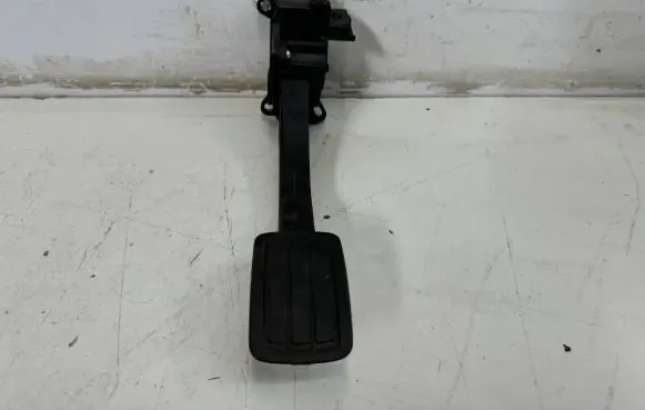Peugeot 3008 II Accelerator throttle pedal 86ET34