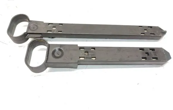 Headlight/headlamp mounting bracket