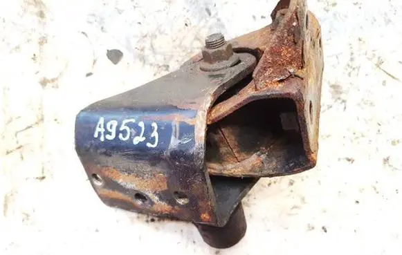 Engine mount bracket