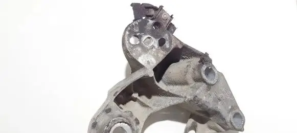Audi A4 S4 B5 8D Engine mounting bracket 8d0199352h