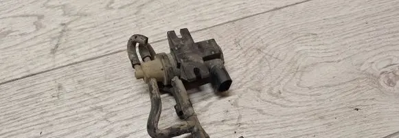 Volkswagen PASSAT B6 Turbo solenoid valve 702184010