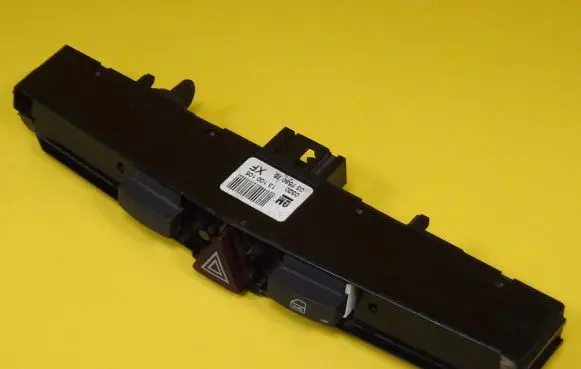 Opel Astra H Hazard light switch 13100105 03758075