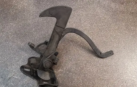 Skoda Octavia Mk2 (1Z) Engine bonnet/hood lock/latch loop/hook 1Z0823480F