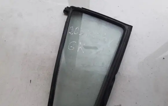 Rear vent window glass