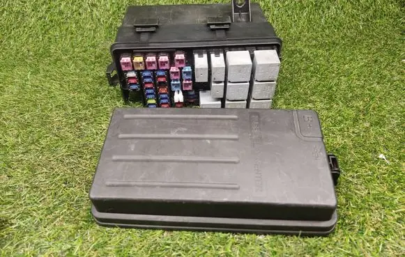 Chevrolet Lacetti Power management control unit J200AF