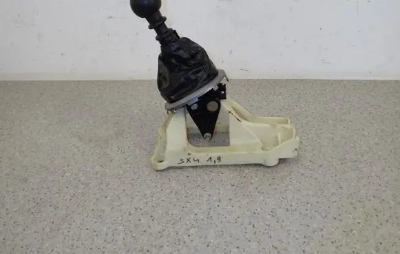 Suzuki SX4 Gear shifter/selector 