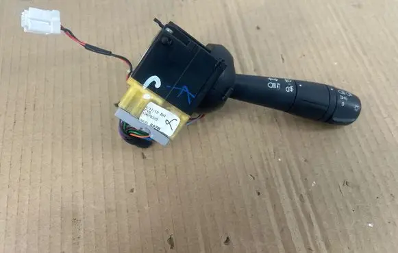 Renault Clio IV Indicator stalk 10670323 55675887R