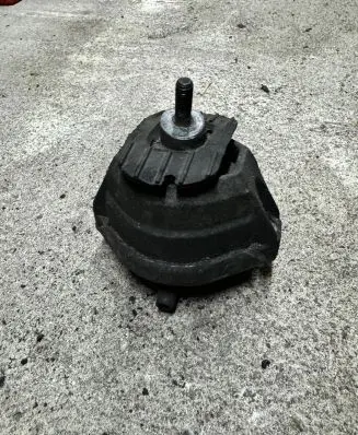 Engine mount bracket
