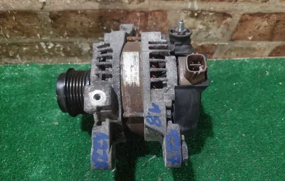 Toyota Avensis T270 Generator/alternator