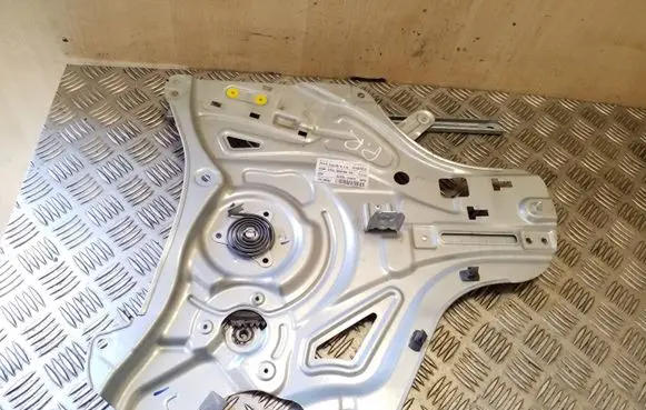 Hyundai ix35 Front window lifting mechanism without motor 824802Y400