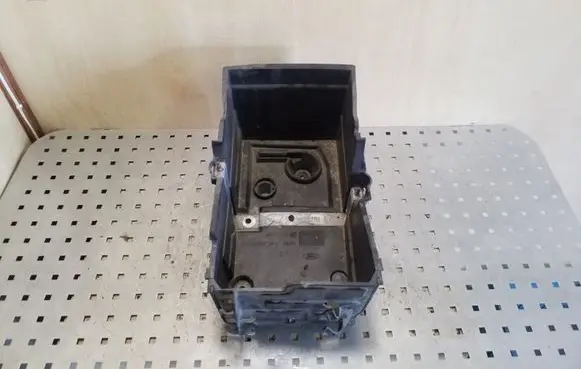 Battery box tray
