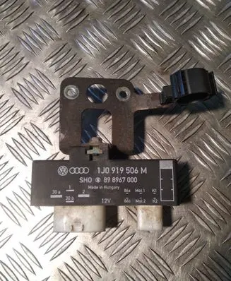 Seat Cordoba (6L) Coolant fan relay 1J0919506M
