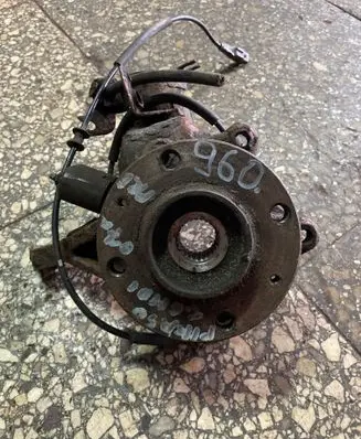 Citroen Xsara Picasso Front wheel hub