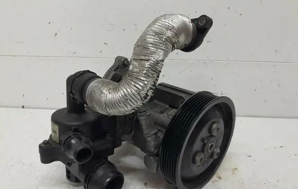 BMW X1 E84 Power steering pump 6780413 7574121