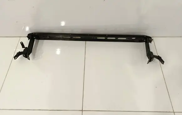 Radiator mount bracket