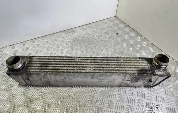BMW 5 E60 E61 Intercooler radiator 7795823
