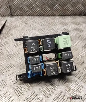 Volkswagen Caddy Relay mounting block 