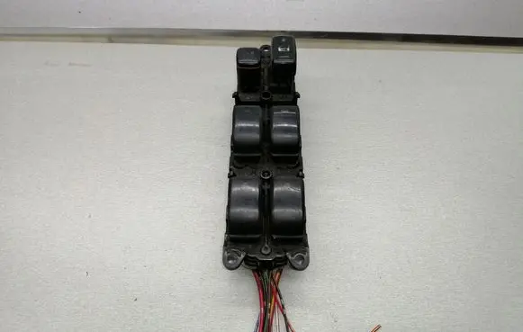 Toyota Avensis Verso Electric window control switch 8404044020