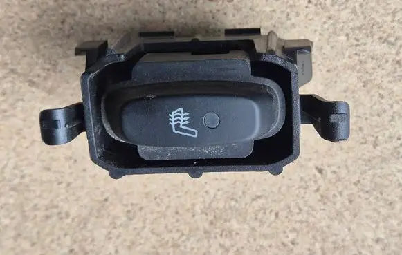 Smart ForTwo III C453 Seat heating switch 255001938R 10107608 20190322