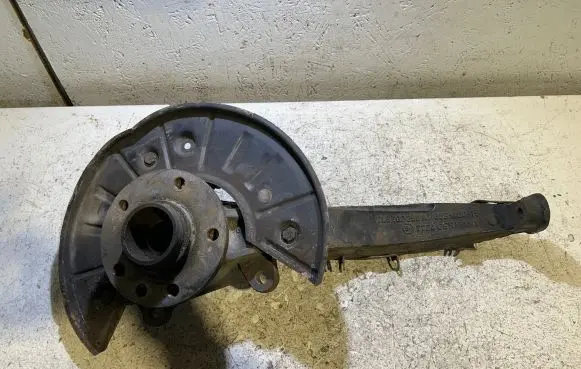 Volkswagen Touareg I Front wheel hub 7L6407258A