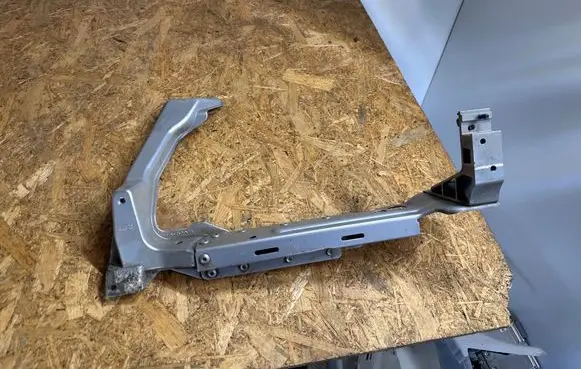 Jaguar F-Pace Headlight/headlamp mounting bracket HK8313N078A